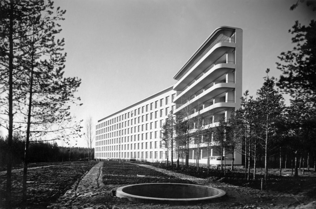 Paimio Sanatorium, Paimio, Finland, 1929–33; Photograph: Building A to the south and the water pool, Gustaf Welin, Alvar Aalto Foundation