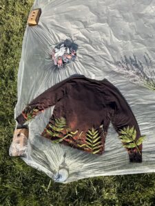 bleach dye with natural elements - artsy drawings crafts for adults